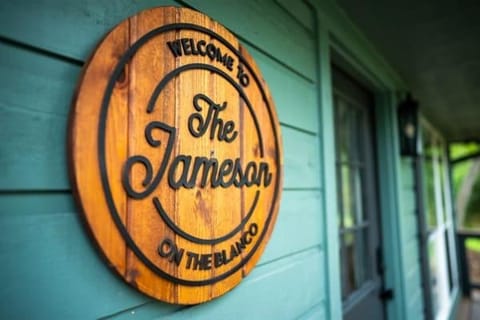 River Access Pet Friendly Fishing BBQ Sleeps 5 House in Kyle