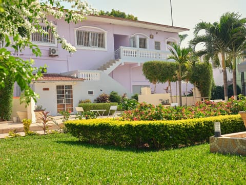 Pelican Residence Alojamiento y desayuno in Senegal