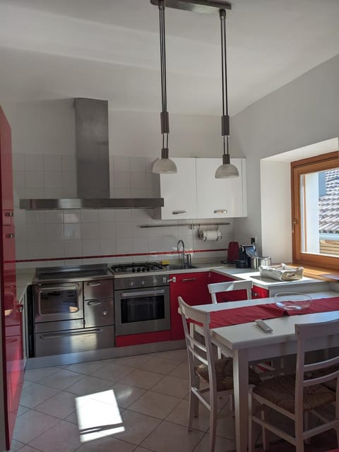 Kitchen or kitchenette, Dining area, dishwasher, stove