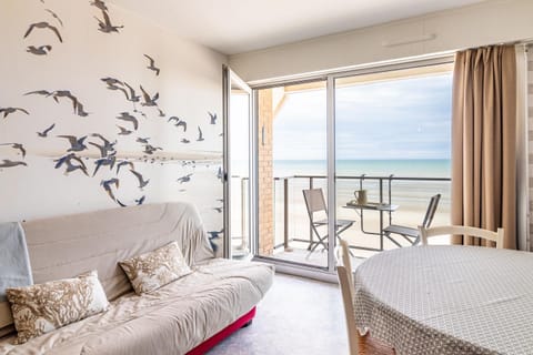 Living room, Sea view