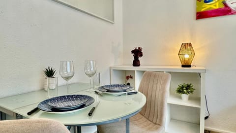 Flowers Studio Apartment in Saint-Julien-en-Genevois