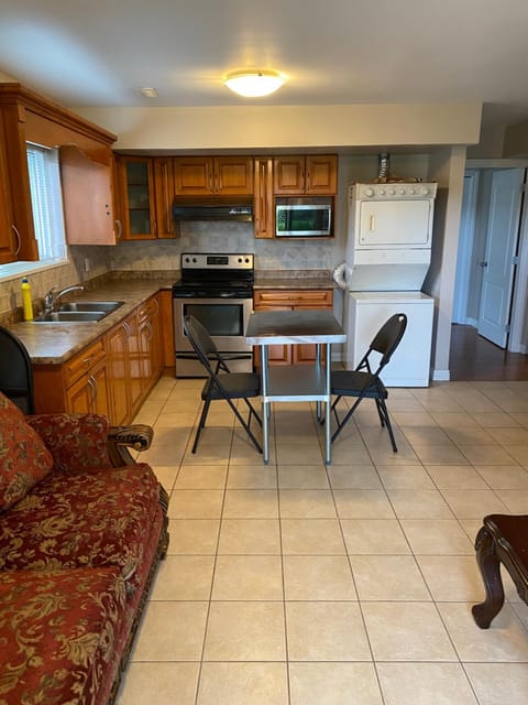 Large suite with separate access House in Richmond