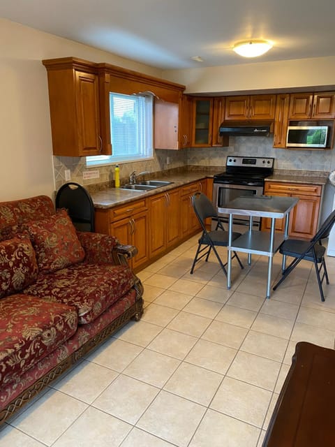 Large suite with separate access House in Richmond