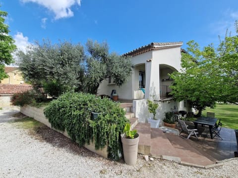 Provençal house with pool House in Sorgues