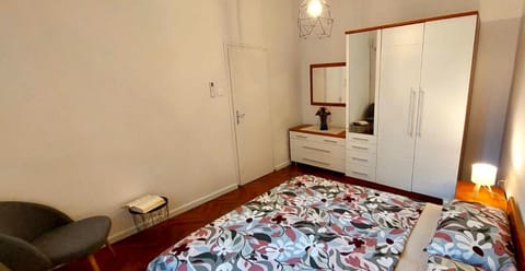 Bedroom, wardrobe