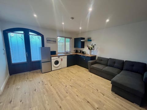 Kitchen or kitchenette, Living room, Seating area, minibar