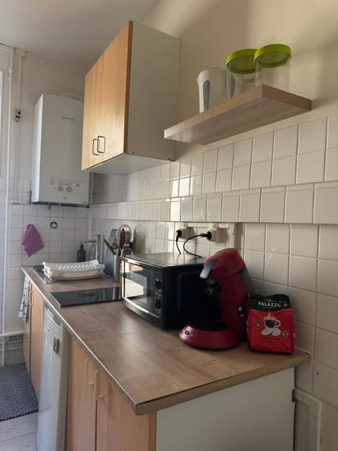 Coffee/tea facilities, stove