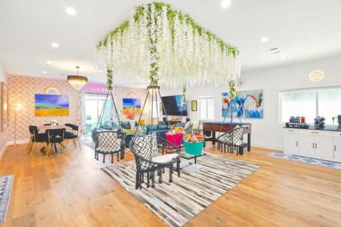 Communal lounge/ TV room, Living room, Seating area