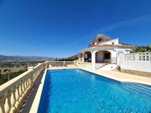 Property building, Day, Natural landscape, Mountain view, Pool view, Swimming pool, sunbed