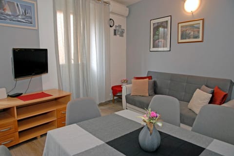 Apartment Tina Condo in Komiža