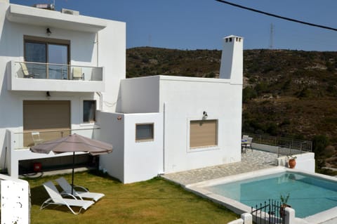 Property building, Pool view