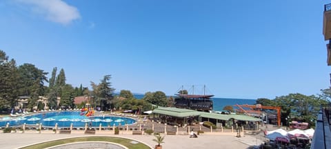 Pool view, Sea view