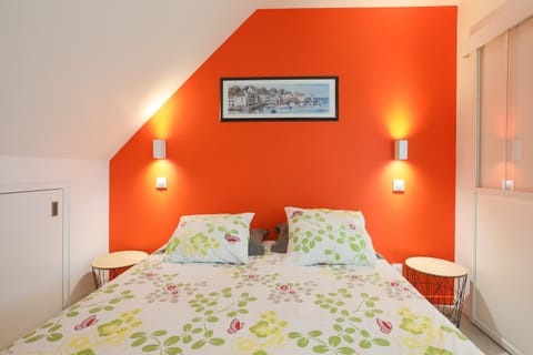 Property building, Living room, Bedroom
