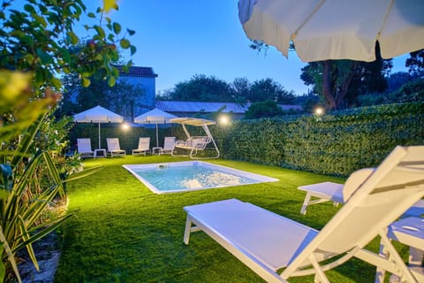 Garden, Garden view, Pool view, Swimming pool, sunbed