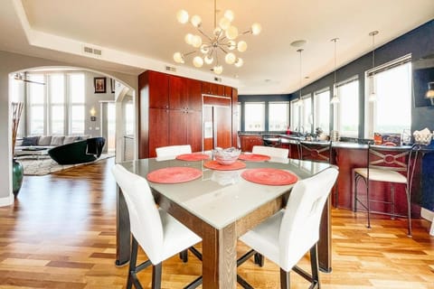 Iconic Downtown Colorado Springs Penthouse with 2000 Sq Ft Rooftop Deck, 10 Person Hot Tub and Stunning Mountain Skyline Views, Two Fireplaces, and Two Lavish Primary Suites Apartment in Colorado Springs