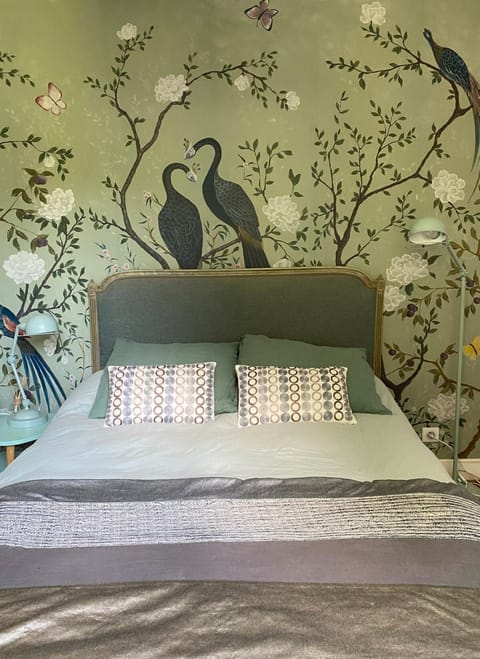 Bed, Photo of the whole room, Decorative detail, Bedroom