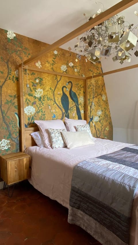 Bed, Photo of the whole room, Decorative detail, Bedroom