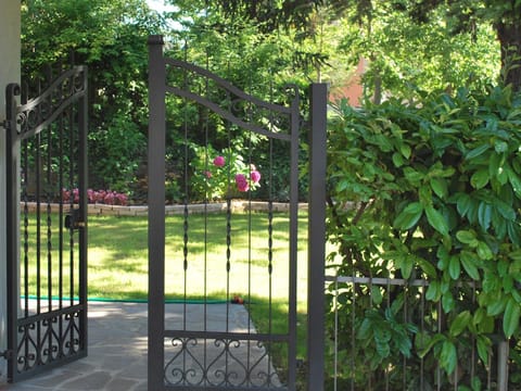 Facade/entrance, Garden