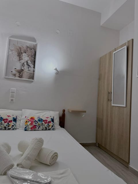 Bed, Photo of the whole room, Bedroom, towels, wardrobe