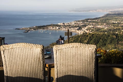 Balcony/Terrace, Landmark view, Mountain view, Sea view