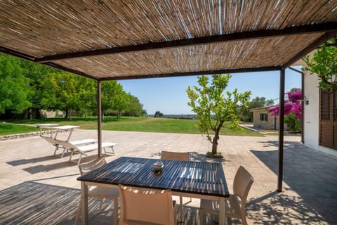 Patio, Day, Garden, Dining area, Garden view