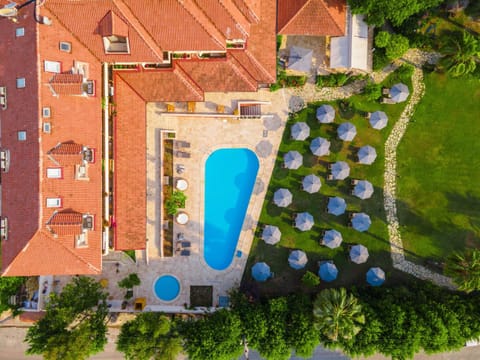 Property building, Day, Bird's eye view, Pool view, Swimming pool, sunbed