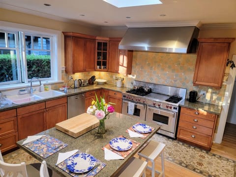 Kitchen or kitchenette, dishwasher, stove, toaster