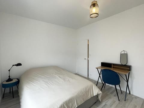 Charming Cozy Cottage Palaiseau Center Apartment in Massy