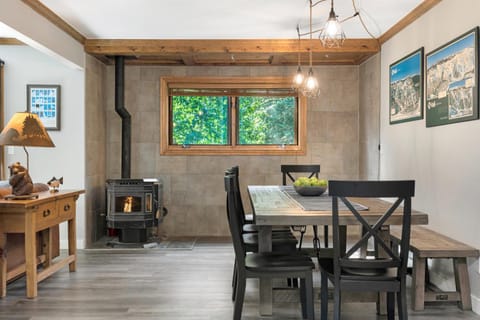 Private Hot Tub Overlooking Gore Creek, Parking for 4, Updated Townhome House in Vail