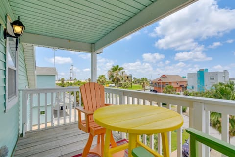 Boat Slip and Decks Waterfront Gem Near Galveston! House in Tiki Island