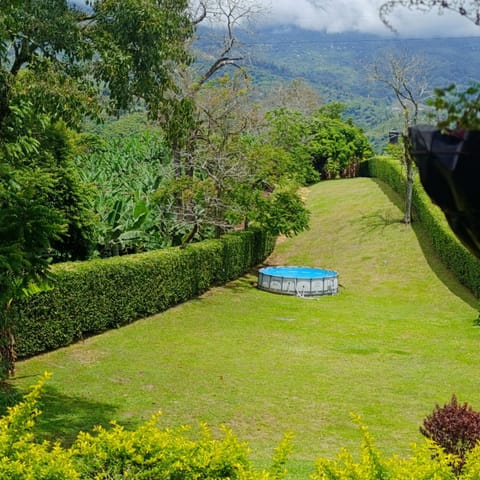 Casa Campo alojamiento campestre para descanso en Calarcá Quindío Bed and Breakfast in Quindio, Colombia