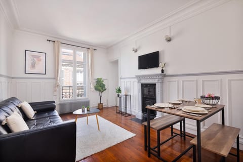 TV and multimedia, Living room, Dining area