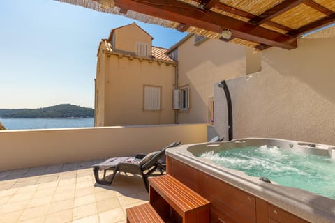 Property building, Patio, Hot Tub, Balcony/Terrace, Sea view