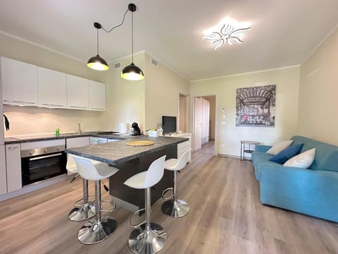 Kitchen or kitchenette, Living room, Seating area, Dining area, stove