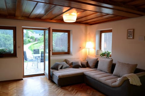 Living room, Garden view, Mountain view