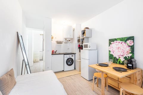 Kitchen or kitchenette, washing machine
