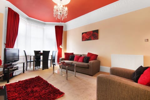 Townhead Apartments Glasgow Airport Condo in Paisley
