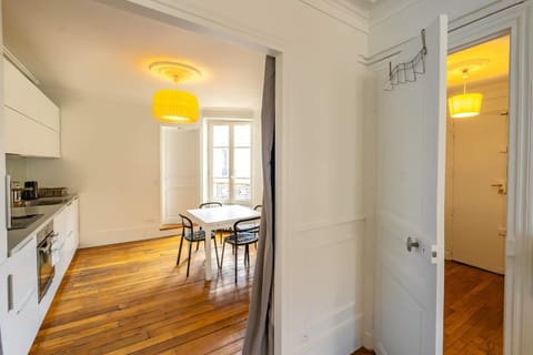 6 Guests Flat - Montparnasse Apartment in Paris