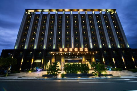 Property building, Facade/entrance, Night