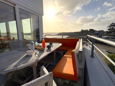 Patio, Day, Natural landscape, View (from property/room), Balcony/Terrace, Dining area, Sea view