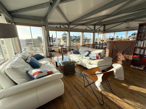 Day, Library, View (from property/room), Living room, Seating area