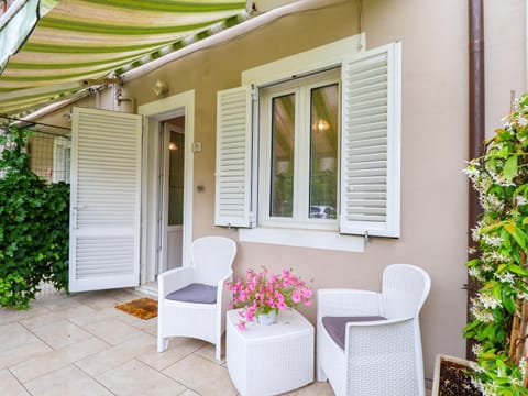 Property building, Patio, Garden