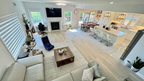 Kitchen or kitchenette, Living room, Dining area, Evening entertainment