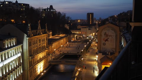 Nearby landmark, Neighbourhood, Balcony/Terrace, City view, Street view