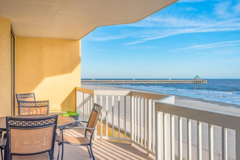220 Charleston Oceanfront Villas Dolphin View House in Folly Beach