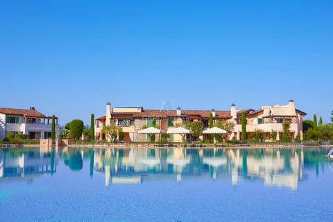 Property building, Swimming pool, Swimming pool