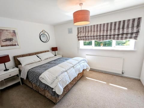3 bed home with parking Apartment in Chester
