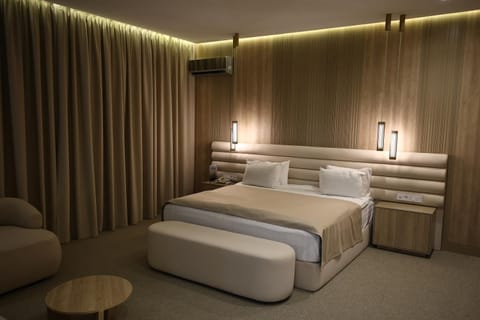 Bed, Photo of the whole room, Bedroom, air conditioner