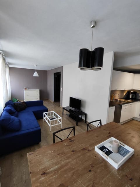 Communal lounge/ TV room, Living room, Dining area
