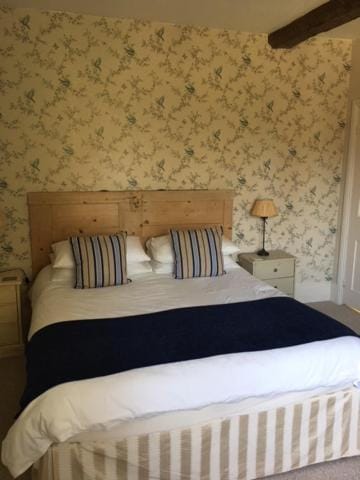 Home Farm House Bed and Breakfast in East Dorset District